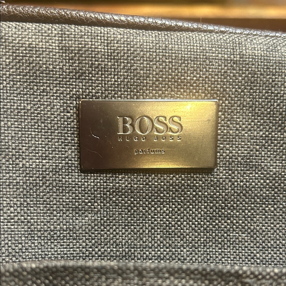 BOSS Charcoal Toiletry Bag - Picture 3 of 4